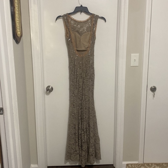 Brown Windsors size 3/4 gown. - Picture 4 of 5